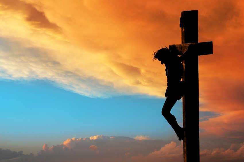 Isus uzdignut na križ
