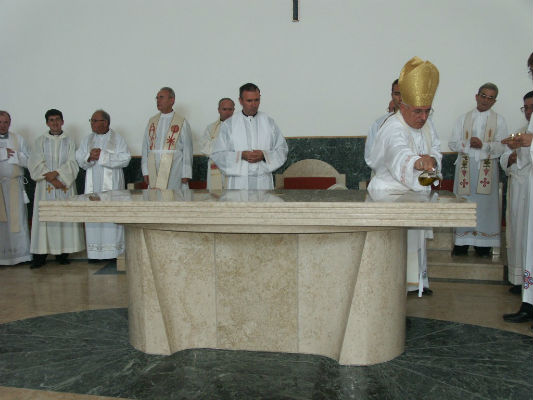 Oltar – stol Gospodnji i žrtvenik