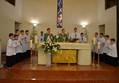 Poslužitelji oltara ili ministranti?