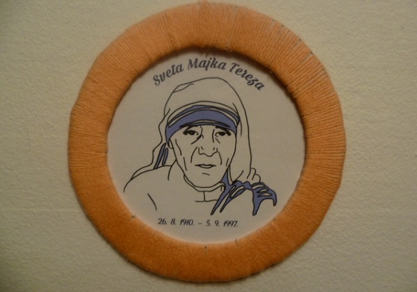 Sveta Majka Terezija – slika s okvirom od vune i kartona