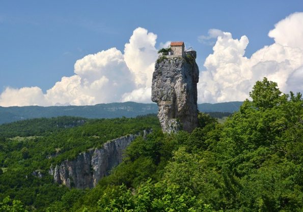U velikoj kušnji i krizi