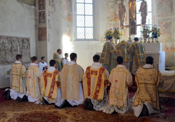 Službe i redovi: subđakonat