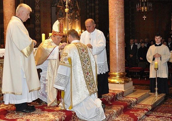 Đakonsko ređenje