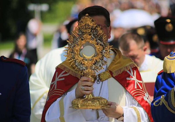 Iz riznice đakovačkih obrednika: Ophod (procesija) na Tijelovo