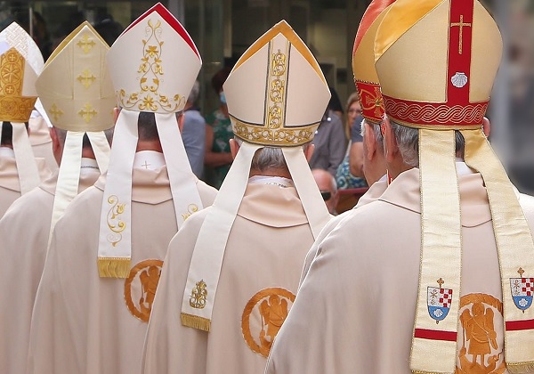 Hrvatski biskupi kao taoci vodećih katoličkih medija